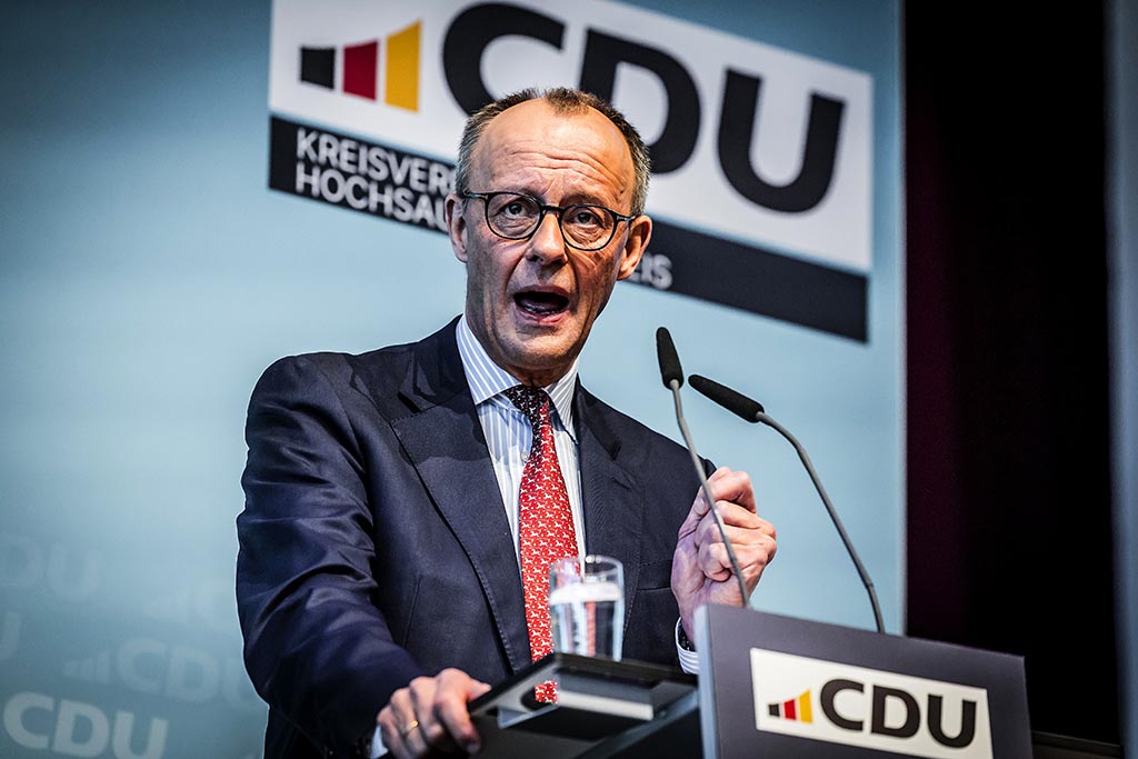 Urheberrechtlich geschuetzte Aufnahmen. Jede Verwendung ist honorarpflichtig und muss beim Urheber angezeigt werden!

[CREDIT: Lars Berg / WWW.LARSBERG.EU - Lars Berg, Von der Tinnenstrasse 13, 48145 Muenster, Germany, mobile +49 179 1379630, Bank: Commerzbank Mnster, IBAN: DE09 4008 0040 0600 9372 00 BIC: DRES DE FF 400, Finanzamt Muenster-Innenstadt, Steuernummer 337/5017/1774, USt-IdNr. DE247738150 - Verwendung nur gegen Namensnennung, Beleg und Honorar entsprechend aktueller MFMPreisliste zzgl. 7 Prozent MwSt - Bei der Verwendung ausserhalb journalistischer Berichterstattung (z.B. Werbung etc.) bitte vorher mit dem Autor Kontakt aufnehmen. Es wird grundsaetzlich keine Einholung von Persoenlichkeits-, Kunst- oder Markenrechten zugesichert, es sei denn, dies ist hier in der Bildbeschriftung ausdruecklich vermerkt. Die Einholung dieser Rechte obliegt dem Nutzer. Es gelten die unter WWW.LARSBERG.EU aufgefuehrten AGB. - NO MODEL RELEASE - ]
