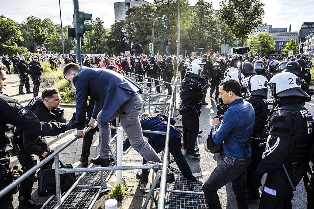 Urheberrechtlich geschuetzte Aufnahmen. Jede Verwendung ist honorarpflichtig und muss beim Urheber angezeigt werden!  [CREDIT: Lars Berg / WWW.LARSBERG.EU - Lars Berg, Von der Tinnenstrasse 13, 48145 Muenster, Germany, mobile +49 179 1379630, Bank: Commerzbank Mnster, IBAN: DE09 4008 0040 0600 9372 00 BIC: DRES DE FF 400, Finanzamt Muenster-Innenstadt, Steuernummer 337/5017/1774, USt-IdNr. DE247738150 - Verwendung nur gegen Namensnennung, Beleg und Honorar entsprechend aktueller MFMPreisliste zzgl. 7 Prozent MwSt - Bei der Verwendung ausserhalb journalistischer Berichterstattung (z.B. Werbung etc.) bitte vorher mit dem Autor Kontakt aufnehmen. Es wird grundsaetzlich keine Einholung von Persoenlichkeits-, Kunst- oder Markenrechten zugesichert, es sei denn, dies ist hier in der Bildbeschriftung ausdruecklich vermerkt. Die Einholung dieser Rechte obliegt dem Nutzer. Es gelten die unter WWW.LARSBERG.EU aufgefuehrten AGB. - NO MODEL RELEASE - ]