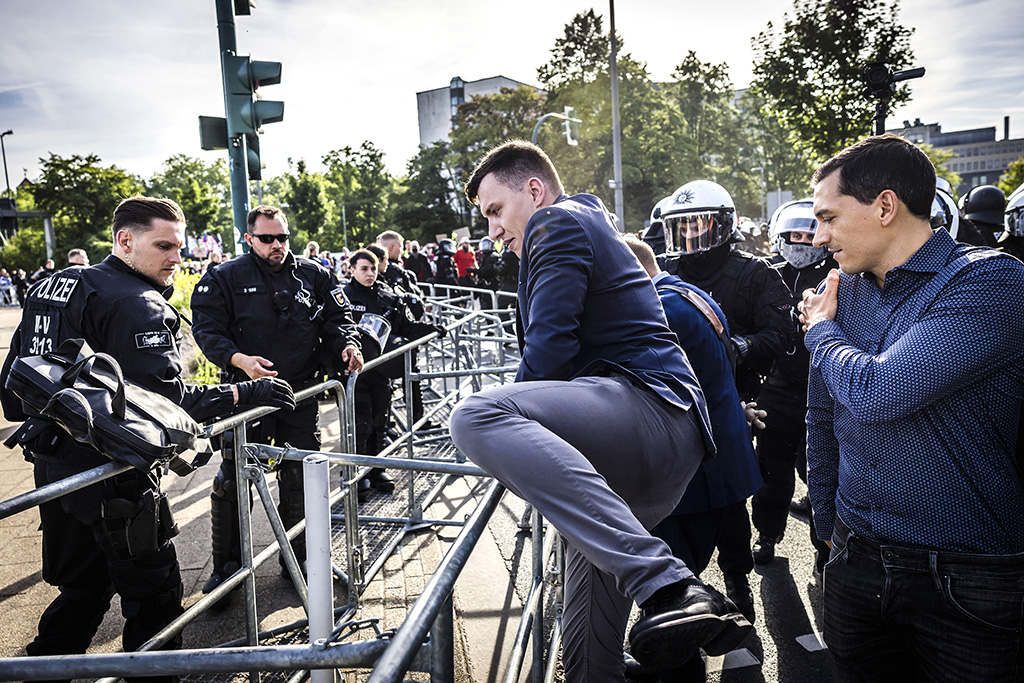 Urheberrechtlich geschuetzte Aufnahmen. Jede Verwendung ist honorarpflichtig und muss beim Urheber angezeigt werden!  [CREDIT: Lars Berg / WWW.LARSBERG.EU - Lars Berg, Von der Tinnenstrasse 13, 48145 Muenster, Germany, mobile +49 179 1379630, Bank: Commerzbank Mnster, IBAN: DE09 4008 0040 0600 9372 00 BIC: DRES DE FF 400, Finanzamt Muenster-Innenstadt, Steuernummer 337/5017/1774, USt-IdNr. DE247738150 - Verwendung nur gegen Namensnennung, Beleg und Honorar entsprechend aktueller MFMPreisliste zzgl. 7 Prozent MwSt - Bei der Verwendung ausserhalb journalistischer Berichterstattung (z.B. Werbung etc.) bitte vorher mit dem Autor Kontakt aufnehmen. Es wird grundsaetzlich keine Einholung von Persoenlichkeits-, Kunst- oder Markenrechten zugesichert, es sei denn, dies ist hier in der Bildbeschriftung ausdruecklich vermerkt. Die Einholung dieser Rechte obliegt dem Nutzer. Es gelten die unter WWW.LARSBERG.EU aufgefuehrten AGB. - NO MODEL RELEASE - ]