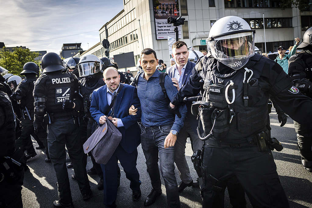 Urheberrechtlich geschuetzte Aufnahmen. Jede Verwendung ist honorarpflichtig und muss beim Urheber angezeigt werden!  [CREDIT: Lars Berg / WWW.LARSBERG.EU - Lars Berg, Von der Tinnenstrasse 13, 48145 Muenster, Germany, mobile +49 179 1379630, Bank: Commerzbank Mnster, IBAN: DE09 4008 0040 0600 9372 00 BIC: DRES DE FF 400, Finanzamt Muenster-Innenstadt, Steuernummer 337/5017/1774, USt-IdNr. DE247738150 - Verwendung nur gegen Namensnennung, Beleg und Honorar entsprechend aktueller MFMPreisliste zzgl. 7 Prozent MwSt - Bei der Verwendung ausserhalb journalistischer Berichterstattung (z.B. Werbung etc.) bitte vorher mit dem Autor Kontakt aufnehmen. Es wird grundsaetzlich keine Einholung von Persoenlichkeits-, Kunst- oder Markenrechten zugesichert, es sei denn, dies ist hier in der Bildbeschriftung ausdruecklich vermerkt. Die Einholung dieser Rechte obliegt dem Nutzer. Es gelten die unter WWW.LARSBERG.EU aufgefuehrten AGB. - NO MODEL RELEASE - ]