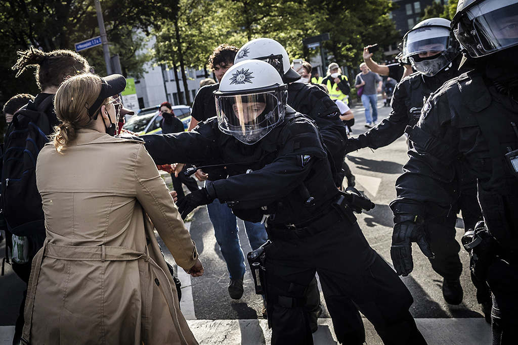 Urheberrechtlich geschuetzte Aufnahmen. Jede Verwendung ist honorarpflichtig und muss beim Urheber angezeigt werden!  [CREDIT: Lars Berg / WWW.LARSBERG.EU - Lars Berg, Von der Tinnenstrasse 13, 48145 Muenster, Germany, mobile +49 179 1379630, Bank: Commerzbank Mnster, IBAN: DE09 4008 0040 0600 9372 00 BIC: DRES DE FF 400, Finanzamt Muenster-Innenstadt, Steuernummer 337/5017/1774, USt-IdNr. DE247738150 - Verwendung nur gegen Namensnennung, Beleg und Honorar entsprechend aktueller MFMPreisliste zzgl. 7 Prozent MwSt - Bei der Verwendung ausserhalb journalistischer Berichterstattung (z.B. Werbung etc.) bitte vorher mit dem Autor Kontakt aufnehmen. Es wird grundsaetzlich keine Einholung von Persoenlichkeits-, Kunst- oder Markenrechten zugesichert, es sei denn, dies ist hier in der Bildbeschriftung ausdruecklich vermerkt. Die Einholung dieser Rechte obliegt dem Nutzer. Es gelten die unter WWW.LARSBERG.EU aufgefuehrten AGB. - NO MODEL RELEASE - ]
