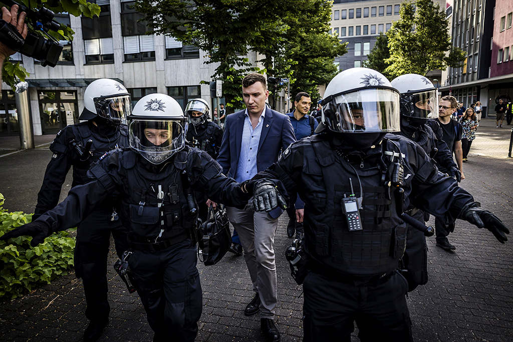 Urheberrechtlich geschuetzte Aufnahmen. Jede Verwendung ist honorarpflichtig und muss beim Urheber angezeigt werden!  [CREDIT: Lars Berg / WWW.LARSBERG.EU - Lars Berg, Von der Tinnenstrasse 13, 48145 Muenster, Germany, mobile +49 179 1379630, Bank: Commerzbank Mnster, IBAN: DE09 4008 0040 0600 9372 00 BIC: DRES DE FF 400, Finanzamt Muenster-Innenstadt, Steuernummer 337/5017/1774, USt-IdNr. DE247738150 - Verwendung nur gegen Namensnennung, Beleg und Honorar entsprechend aktueller MFMPreisliste zzgl. 7 Prozent MwSt - Bei der Verwendung ausserhalb journalistischer Berichterstattung (z.B. Werbung etc.) bitte vorher mit dem Autor Kontakt aufnehmen. Es wird grundsaetzlich keine Einholung von Persoenlichkeits-, Kunst- oder Markenrechten zugesichert, es sei denn, dies ist hier in der Bildbeschriftung ausdruecklich vermerkt. Die Einholung dieser Rechte obliegt dem Nutzer. Es gelten die unter WWW.LARSBERG.EU aufgefuehrten AGB. - NO MODEL RELEASE - ]