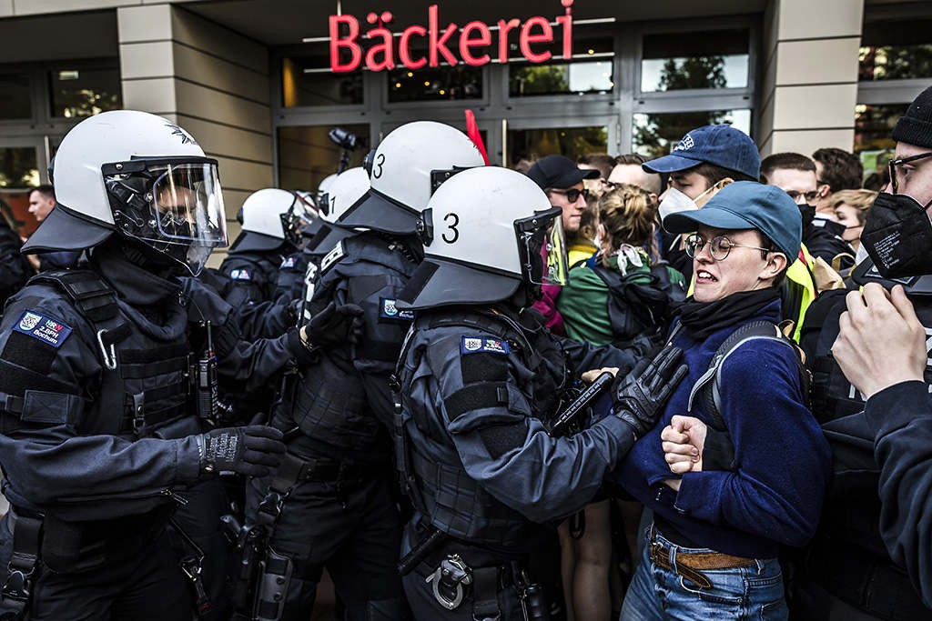 Urheberrechtlich geschuetzte Aufnahmen. Jede Verwendung ist honorarpflichtig und muss beim Urheber angezeigt werden!  [CREDIT: Lars Berg / WWW.LARSBERG.EU - Lars Berg, Von der Tinnenstrasse 13, 48145 Muenster, Germany, mobile +49 179 1379630, Bank: Commerzbank Mnster, IBAN: DE09 4008 0040 0600 9372 00 BIC: DRES DE FF 400, Finanzamt Muenster-Innenstadt, Steuernummer 337/5017/1774, USt-IdNr. DE247738150 - Verwendung nur gegen Namensnennung, Beleg und Honorar entsprechend aktueller MFMPreisliste zzgl. 7 Prozent MwSt - Bei der Verwendung ausserhalb journalistischer Berichterstattung (z.B. Werbung etc.) bitte vorher mit dem Autor Kontakt aufnehmen. Es wird grundsaetzlich keine Einholung von Persoenlichkeits-, Kunst- oder Markenrechten zugesichert, es sei denn, dies ist hier in der Bildbeschriftung ausdruecklich vermerkt. Die Einholung dieser Rechte obliegt dem Nutzer. Es gelten die unter WWW.LARSBERG.EU aufgefuehrten AGB. - NO MODEL RELEASE - ]