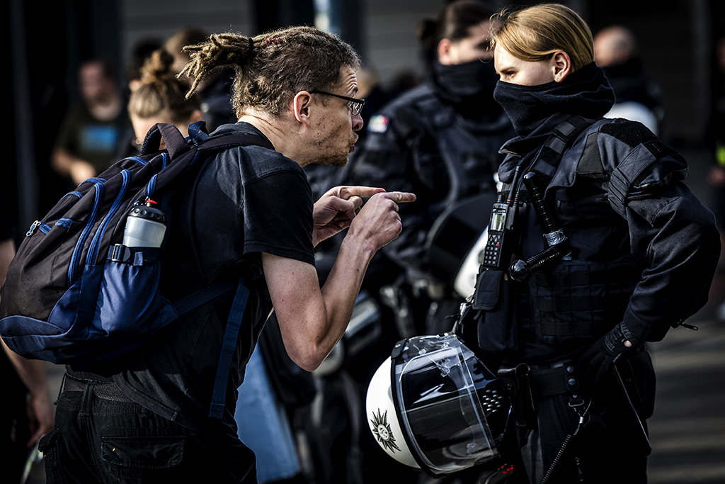 Urheberrechtlich geschuetzte Aufnahmen. Jede Verwendung ist honorarpflichtig und muss beim Urheber angezeigt werden!  [CREDIT: Lars Berg / WWW.LARSBERG.EU - Lars Berg, Von der Tinnenstrasse 13, 48145 Muenster, Germany, mobile +49 179 1379630, Bank: Commerzbank Mnster, IBAN: DE09 4008 0040 0600 9372 00 BIC: DRES DE FF 400, Finanzamt Muenster-Innenstadt, Steuernummer 337/5017/1774, USt-IdNr. DE247738150 - Verwendung nur gegen Namensnennung, Beleg und Honorar entsprechend aktueller MFMPreisliste zzgl. 7 Prozent MwSt - Bei der Verwendung ausserhalb journalistischer Berichterstattung (z.B. Werbung etc.) bitte vorher mit dem Autor Kontakt aufnehmen. Es wird grundsaetzlich keine Einholung von Persoenlichkeits-, Kunst- oder Markenrechten zugesichert, es sei denn, dies ist hier in der Bildbeschriftung ausdruecklich vermerkt. Die Einholung dieser Rechte obliegt dem Nutzer. Es gelten die unter WWW.LARSBERG.EU aufgefuehrten AGB. - NO MODEL RELEASE - ]