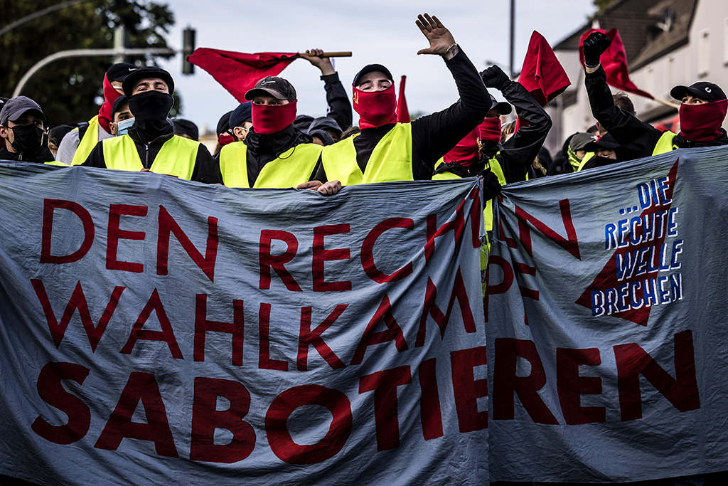 Urheberrechtlich geschuetzte Aufnahmen. Jede Verwendung ist honorarpflichtig und muss beim Urheber angezeigt werden!  [CREDIT: Lars Berg / WWW.LARSBERG.EU - Lars Berg, Von der Tinnenstrasse 13, 48145 Muenster, Germany, mobile +49 179 1379630, Bank: Commerzbank Mnster, IBAN: DE09 4008 0040 0600 9372 00 BIC: DRES DE FF 400, Finanzamt Muenster-Innenstadt, Steuernummer 337/5017/1774, USt-IdNr. DE247738150 - Verwendung nur gegen Namensnennung, Beleg und Honorar entsprechend aktueller MFMPreisliste zzgl. 7 Prozent MwSt - Bei der Verwendung ausserhalb journalistischer Berichterstattung (z.B. Werbung etc.) bitte vorher mit dem Autor Kontakt aufnehmen. Es wird grundsaetzlich keine Einholung von Persoenlichkeits-, Kunst- oder Markenrechten zugesichert, es sei denn, dies ist hier in der Bildbeschriftung ausdruecklich vermerkt. Die Einholung dieser Rechte obliegt dem Nutzer. Es gelten die unter WWW.LARSBERG.EU aufgefuehrten AGB. - NO MODEL RELEASE - ]