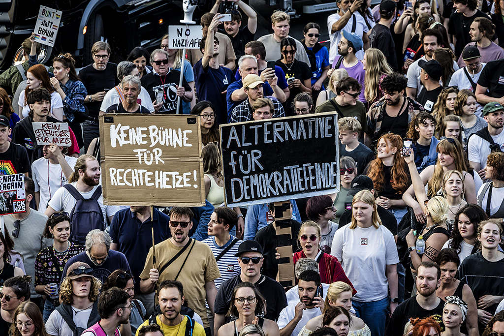 Urheberrechtlich geschuetzte Aufnahmen. Jede Verwendung ist honorarpflichtig und muss beim Urheber angezeigt werden!  [CREDIT: Lars Berg / WWW.LARSBERG.EU - Lars Berg, Von der Tinnenstrasse 13, 48145 Muenster, Germany, mobile +49 179 1379630, Bank: Commerzbank Mnster, IBAN: DE09 4008 0040 0600 9372 00 BIC: DRES DE FF 400, Finanzamt Muenster-Innenstadt, Steuernummer 337/5017/1774, USt-IdNr. DE247738150 - Verwendung nur gegen Namensnennung, Beleg und Honorar entsprechend aktueller MFMPreisliste zzgl. 7 Prozent MwSt - Bei der Verwendung ausserhalb journalistischer Berichterstattung (z.B. Werbung etc.) bitte vorher mit dem Autor Kontakt aufnehmen. Es wird grundsaetzlich keine Einholung von Persoenlichkeits-, Kunst- oder Markenrechten zugesichert, es sei denn, dies ist hier in der Bildbeschriftung ausdruecklich vermerkt. Die Einholung dieser Rechte obliegt dem Nutzer. Es gelten die unter WWW.LARSBERG.EU aufgefuehrten AGB. - NO MODEL RELEASE - ]