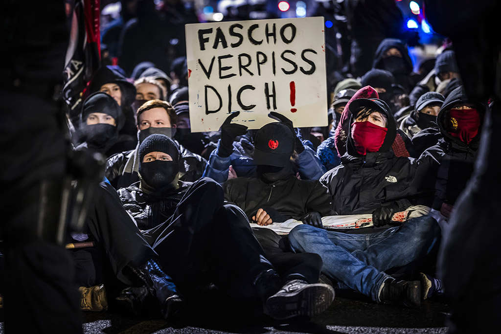 Urheberrechtlich geschuetzte Aufnahmen. Jede Verwendung ist honorarpflichtig und muss beim Urheber angezeigt werden!

[CREDIT: Lars Berg / WWW.LARSBERG.EU - Lars Berg, Von der Tinnenstrasse 13, 48145 Muenster, Germany, mobile +49 179 1379630, Bank: Commerzbank Mnster, IBAN: DE09 4008 0040 0600 9372 00 BIC: DRES DE FF 400, Finanzamt Muenster-Innenstadt, Steuernummer 337/5017/1774, USt-IdNr. DE247738150 - Verwendung nur gegen Namensnennung, Beleg und Honorar entsprechend aktueller MFMPreisliste zzgl. 7 Prozent MwSt - Bei der Verwendung ausserhalb journalistischer Berichterstattung (z.B. Werbung etc.) bitte vorher mit dem Autor Kontakt aufnehmen. Es wird grundsaetzlich keine Einholung von Persoenlichkeits-, Kunst- oder Markenrechten zugesichert, es sei denn, dies ist hier in der Bildbeschriftung ausdruecklich vermerkt. Die Einholung dieser Rechte obliegt dem Nutzer. Es gelten die unter WWW.LARSBERG.EU aufgefuehrten AGB. - NO MODEL RELEASE - ]