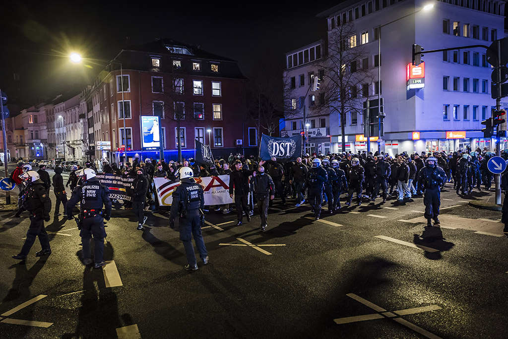 Urheberrechtlich geschuetzte Aufnahmen. Jede Verwendung ist honorarpflichtig und muss beim Urheber angezeigt werden!

[CREDIT: Lars Berg / WWW.LARSBERG.EU - Lars Berg, Von der Tinnenstrasse 13, 48145 Muenster, Germany, mobile +49 179 1379630, Bank: Commerzbank Mnster, IBAN: DE09 4008 0040 0600 9372 00 BIC: DRES DE FF 400, Finanzamt Muenster-Innenstadt, Steuernummer 337/5017/1774, USt-IdNr. DE247738150 - Verwendung nur gegen Namensnennung, Beleg und Honorar entsprechend aktueller MFMPreisliste zzgl. 7 Prozent MwSt - Bei der Verwendung ausserhalb journalistischer Berichterstattung (z.B. Werbung etc.) bitte vorher mit dem Autor Kontakt aufnehmen. Es wird grundsaetzlich keine Einholung von Persoenlichkeits-, Kunst- oder Markenrechten zugesichert, es sei denn, dies ist hier in der Bildbeschriftung ausdruecklich vermerkt. Die Einholung dieser Rechte obliegt dem Nutzer. Es gelten die unter WWW.LARSBERG.EU aufgefuehrten AGB. - NO MODEL RELEASE - ]