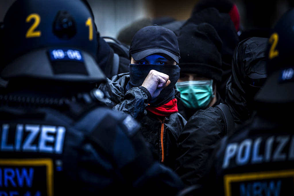 Urheberrechtlich geschuetzte Aufnahmen. Jede Verwendung ist honorarpflichtig und muss beim Urheber angezeigt werden!

[CREDIT: Lars Berg / WWW.LARSBERG.EU - Lars Berg, Von der Tinnenstrasse 13, 48145 Muenster, Germany, mobile +49 179 1379630, Bank: Commerzbank Mnster, IBAN: DE09 4008 0040 0600 9372 00 BIC: DRES DE FF 400, Finanzamt Muenster-Innenstadt, Steuernummer 337/5017/1774, USt-IdNr. DE247738150 - Verwendung nur gegen Namensnennung, Beleg und Honorar entsprechend aktueller MFMPreisliste zzgl. 7 Prozent MwSt - Bei der Verwendung ausserhalb journalistischer Berichterstattung (z.B. Werbung etc.) bitte vorher mit dem Autor Kontakt aufnehmen. Es wird grundsaetzlich keine Einholung von Persoenlichkeits-, Kunst- oder Markenrechten zugesichert, es sei denn, dies ist hier in der Bildbeschriftung ausdruecklich vermerkt. Die Einholung dieser Rechte obliegt dem Nutzer. Es gelten die unter WWW.LARSBERG.EU aufgefuehrten AGB. - NO MODEL RELEASE - ]