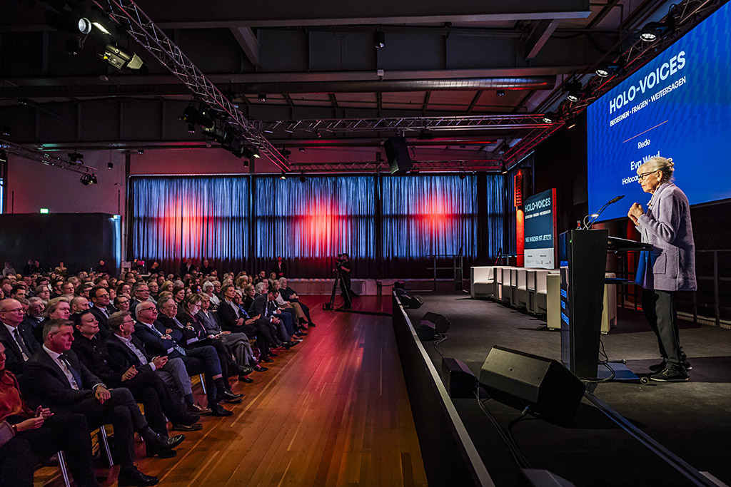 Urheberrechtlich geschuetzte Aufnahmen. Jede Verwendung ist honorarpflichtig und muss beim Urheber angezeigt werden!  [CREDIT: Lars Berg / WWW.LARSBERG.EU - Lars Berg, Von der Tinnenstrasse 13, 48145 Muenster, Germany, mobile +49 179 1379630, Bank: Commerzbank Mnster, IBAN: DE09 4008 0040 0600 9372 00 BIC: DRES DE FF 400, Finanzamt Muenster-Innenstadt, Steuernummer 337/5017/1774, USt-IdNr. DE247738150 - Verwendung nur gegen Namensnennung, Beleg und Honorar entsprechend aktueller MFMPreisliste zzgl. 7 Prozent MwSt - Bei der Verwendung ausserhalb journalistischer Berichterstattung (z.B. Werbung etc.) bitte vorher mit dem Autor Kontakt aufnehmen. Es wird grundsaetzlich keine Einholung von Persoenlichkeits-, Kunst- oder Markenrechten zugesichert, es sei denn, dies ist hier in der Bildbeschriftung ausdruecklich vermerkt. Die Einholung dieser Rechte obliegt dem Nutzer. Es gelten die unter WWW.LARSBERG.EU aufgefuehrten AGB. - NO MODEL RELEASE - ]