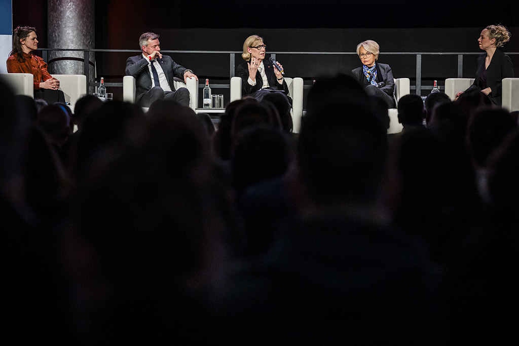 Urheberrechtlich geschuetzte Aufnahmen. Jede Verwendung ist honorarpflichtig und muss beim Urheber angezeigt werden!  [CREDIT: Lars Berg / WWW.LARSBERG.EU - Lars Berg, Von der Tinnenstrasse 13, 48145 Muenster, Germany, mobile +49 179 1379630, Bank: Commerzbank Mnster, IBAN: DE09 4008 0040 0600 9372 00 BIC: DRES DE FF 400, Finanzamt Muenster-Innenstadt, Steuernummer 337/5017/1774, USt-IdNr. DE247738150 - Verwendung nur gegen Namensnennung, Beleg und Honorar entsprechend aktueller MFMPreisliste zzgl. 7 Prozent MwSt - Bei der Verwendung ausserhalb journalistischer Berichterstattung (z.B. Werbung etc.) bitte vorher mit dem Autor Kontakt aufnehmen. Es wird grundsaetzlich keine Einholung von Persoenlichkeits-, Kunst- oder Markenrechten zugesichert, es sei denn, dies ist hier in der Bildbeschriftung ausdruecklich vermerkt. Die Einholung dieser Rechte obliegt dem Nutzer. Es gelten die unter WWW.LARSBERG.EU aufgefuehrten AGB. - NO MODEL RELEASE - ]