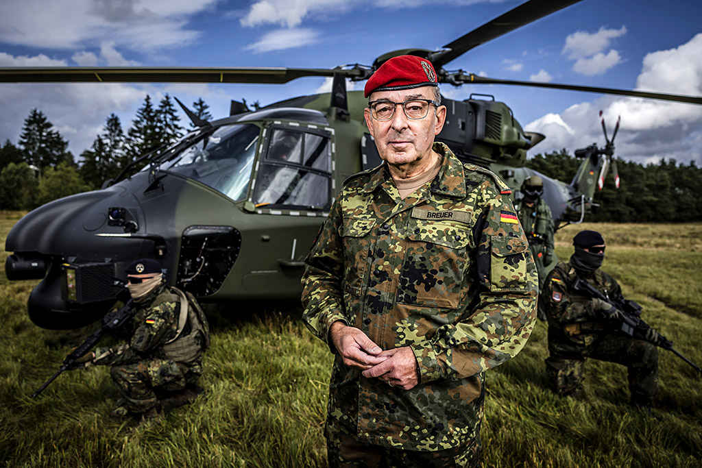 Urheberrechtlich geschuetzte Aufnahmen. Jede Verwendung ist honorarpflichtig und muss beim Urheber angezeigt werden!  [CREDIT: Lars Berg / WWW.LARSBERG.EU - Lars Berg, Von der Tinnenstrasse 13, 48145 Muenster, Germany, mobile +49 179 1379630, Bank: Commerzbank Mnster, IBAN: DE09 4008 0040 0600 9372 00 BIC: DRES DE FF 400, Finanzamt Muenster-Innenstadt, Steuernummer 337/5017/1774, USt-IdNr. DE247738150 - Verwendung nur gegen Namensnennung, Beleg und Honorar entsprechend aktueller MFMPreisliste zzgl. 7 Prozent MwSt - Bei der Verwendung ausserhalb journalistischer Berichterstattung (z.B. Werbung etc.) bitte vorher mit dem Autor Kontakt aufnehmen. Es wird grundsaetzlich keine Einholung von Persoenlichkeits-, Kunst- oder Markenrechten zugesichert, es sei denn, dies ist hier in der Bildbeschriftung ausdruecklich vermerkt. Die Einholung dieser Rechte obliegt dem Nutzer. Es gelten die unter WWW.LARSBERG.EU aufgefuehrten AGB. - NO MODEL RELEASE - ]