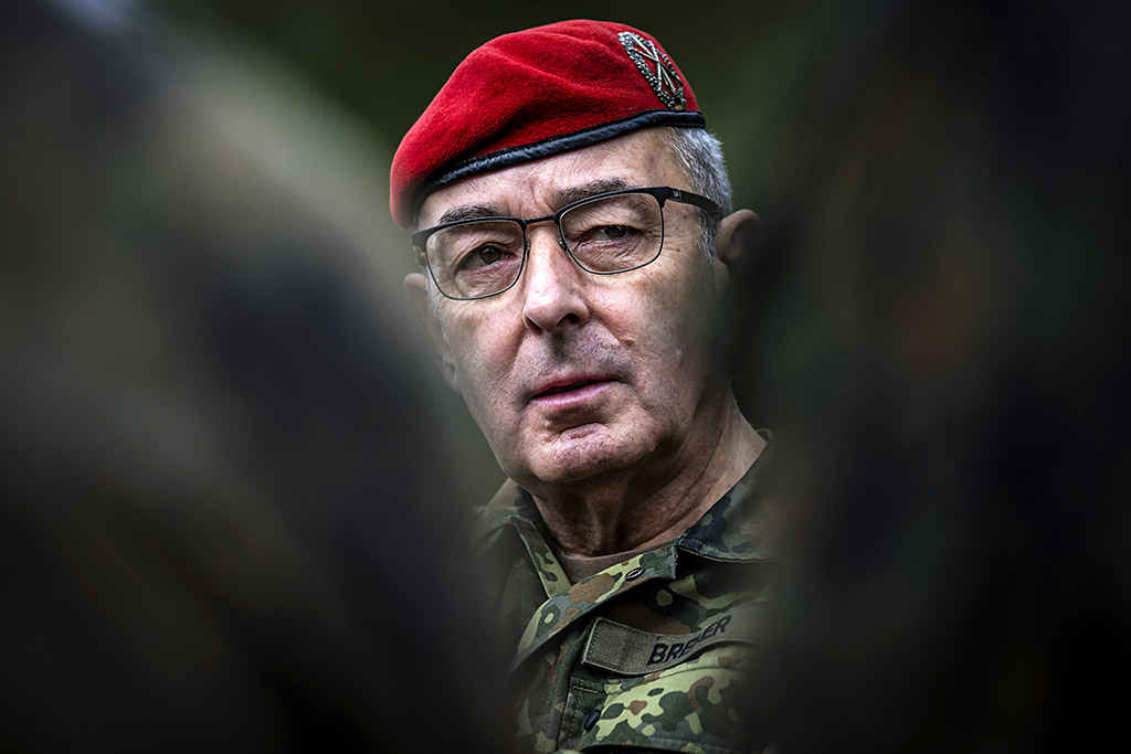 Urheberrechtlich geschuetzte Aufnahmen. Jede Verwendung ist honorarpflichtig und muss beim Urheber angezeigt werden!  [CREDIT: Lars Berg / WWW.LARSBERG.EU - Lars Berg, Von der Tinnenstrasse 13, 48145 Muenster, Germany, mobile +49 179 1379630, Bank: Commerzbank Mnster, IBAN: DE09 4008 0040 0600 9372 00 BIC: DRES DE FF 400, Finanzamt Muenster-Innenstadt, Steuernummer 337/5017/1774, USt-IdNr. DE247738150 - Verwendung nur gegen Namensnennung, Beleg und Honorar entsprechend aktueller MFMPreisliste zzgl. 7 Prozent MwSt - Bei der Verwendung ausserhalb journalistischer Berichterstattung (z.B. Werbung etc.) bitte vorher mit dem Autor Kontakt aufnehmen. Es wird grundsaetzlich keine Einholung von Persoenlichkeits-, Kunst- oder Markenrechten zugesichert, es sei denn, dies ist hier in der Bildbeschriftung ausdruecklich vermerkt. Die Einholung dieser Rechte obliegt dem Nutzer. Es gelten die unter WWW.LARSBERG.EU aufgefuehrten AGB. - NO MODEL RELEASE - ]