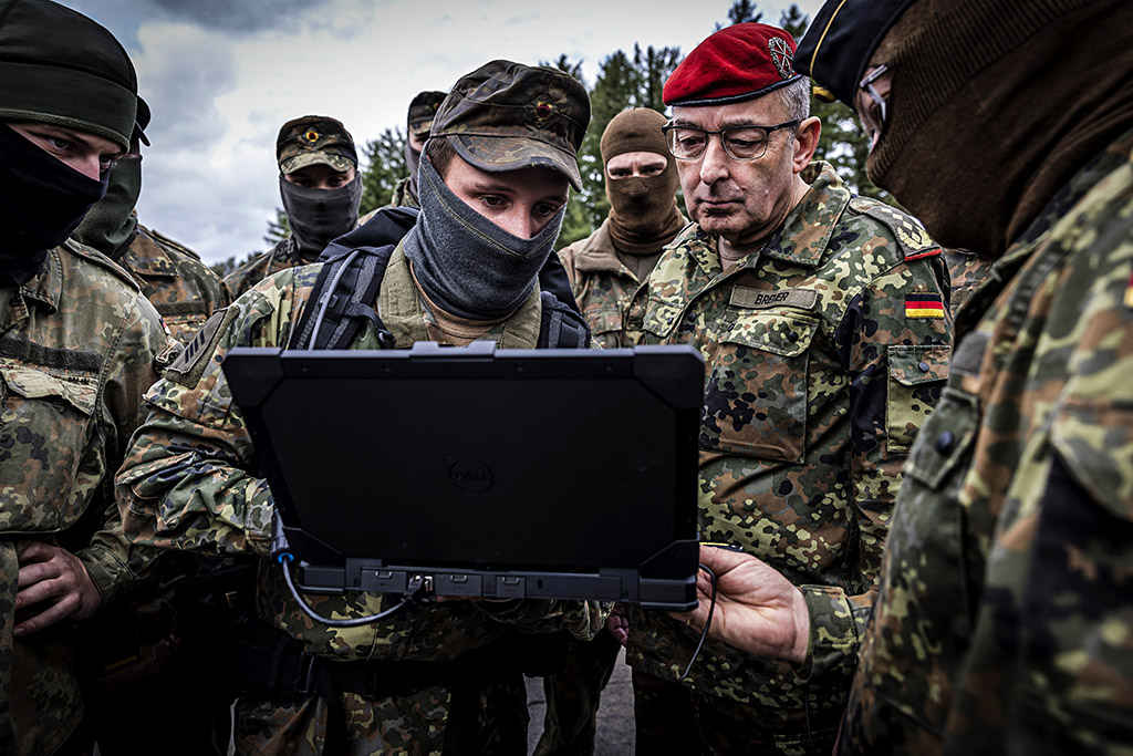 Urheberrechtlich geschuetzte Aufnahmen. Jede Verwendung ist honorarpflichtig und muss beim Urheber angezeigt werden!  [CREDIT: Lars Berg / WWW.LARSBERG.EU - Lars Berg, Von der Tinnenstrasse 13, 48145 Muenster, Germany, mobile +49 179 1379630, Bank: Commerzbank Mnster, IBAN: DE09 4008 0040 0600 9372 00 BIC: DRES DE FF 400, Finanzamt Muenster-Innenstadt, Steuernummer 337/5017/1774, USt-IdNr. DE247738150 - Verwendung nur gegen Namensnennung, Beleg und Honorar entsprechend aktueller MFMPreisliste zzgl. 7 Prozent MwSt - Bei der Verwendung ausserhalb journalistischer Berichterstattung (z.B. Werbung etc.) bitte vorher mit dem Autor Kontakt aufnehmen. Es wird grundsaetzlich keine Einholung von Persoenlichkeits-, Kunst- oder Markenrechten zugesichert, es sei denn, dies ist hier in der Bildbeschriftung ausdruecklich vermerkt. Die Einholung dieser Rechte obliegt dem Nutzer. Es gelten die unter WWW.LARSBERG.EU aufgefuehrten AGB. - NO MODEL RELEASE - ]