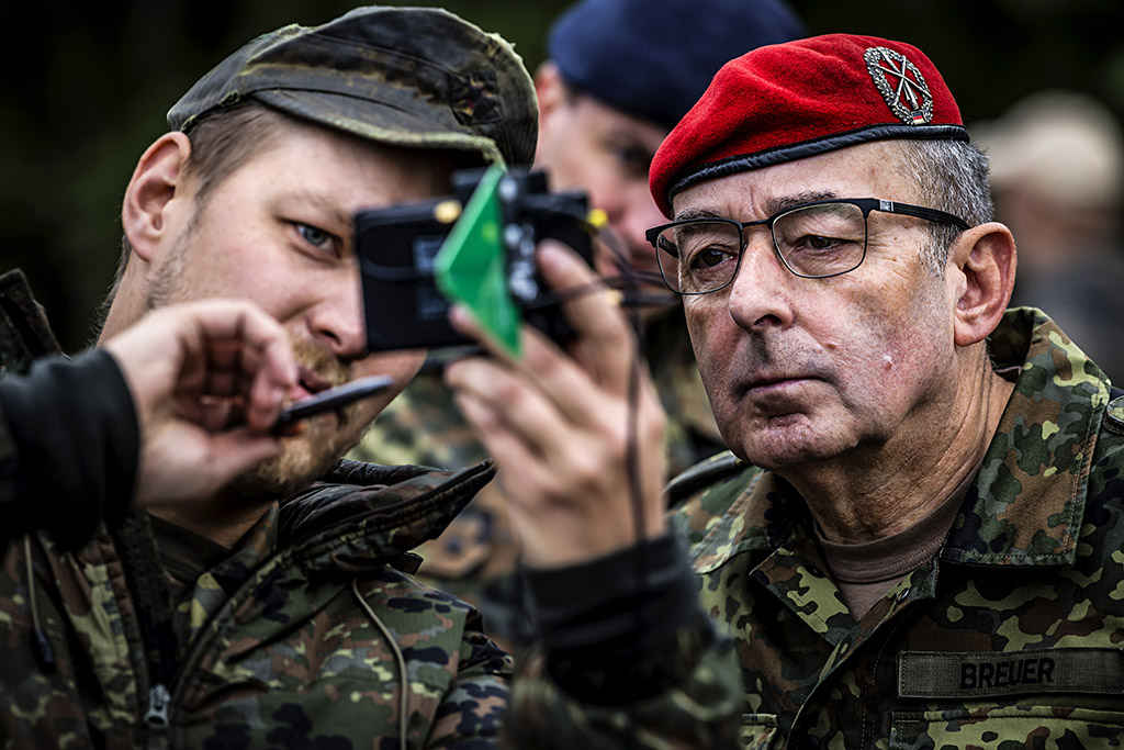 Urheberrechtlich geschuetzte Aufnahmen. Jede Verwendung ist honorarpflichtig und muss beim Urheber angezeigt werden!  [CREDIT: Lars Berg / WWW.LARSBERG.EU - Lars Berg, Von der Tinnenstrasse 13, 48145 Muenster, Germany, mobile +49 179 1379630, Bank: Commerzbank Mnster, IBAN: DE09 4008 0040 0600 9372 00 BIC: DRES DE FF 400, Finanzamt Muenster-Innenstadt, Steuernummer 337/5017/1774, USt-IdNr. DE247738150 - Verwendung nur gegen Namensnennung, Beleg und Honorar entsprechend aktueller MFMPreisliste zzgl. 7 Prozent MwSt - Bei der Verwendung ausserhalb journalistischer Berichterstattung (z.B. Werbung etc.) bitte vorher mit dem Autor Kontakt aufnehmen. Es wird grundsaetzlich keine Einholung von Persoenlichkeits-, Kunst- oder Markenrechten zugesichert, es sei denn, dies ist hier in der Bildbeschriftung ausdruecklich vermerkt. Die Einholung dieser Rechte obliegt dem Nutzer. Es gelten die unter WWW.LARSBERG.EU aufgefuehrten AGB. - NO MODEL RELEASE - ]