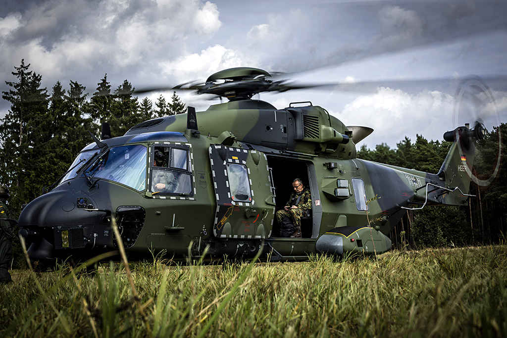 Urheberrechtlich geschuetzte Aufnahmen. Jede Verwendung ist honorarpflichtig und muss beim Urheber angezeigt werden!  [CREDIT: Lars Berg / WWW.LARSBERG.EU - Lars Berg, Von der Tinnenstrasse 13, 48145 Muenster, Germany, mobile +49 179 1379630, Bank: Commerzbank Mnster, IBAN: DE09 4008 0040 0600 9372 00 BIC: DRES DE FF 400, Finanzamt Muenster-Innenstadt, Steuernummer 337/5017/1774, USt-IdNr. DE247738150 - Verwendung nur gegen Namensnennung, Beleg und Honorar entsprechend aktueller MFMPreisliste zzgl. 7 Prozent MwSt - Bei der Verwendung ausserhalb journalistischer Berichterstattung (z.B. Werbung etc.) bitte vorher mit dem Autor Kontakt aufnehmen. Es wird grundsaetzlich keine Einholung von Persoenlichkeits-, Kunst- oder Markenrechten zugesichert, es sei denn, dies ist hier in der Bildbeschriftung ausdruecklich vermerkt. Die Einholung dieser Rechte obliegt dem Nutzer. Es gelten die unter WWW.LARSBERG.EU aufgefuehrten AGB. - NO MODEL RELEASE - ]