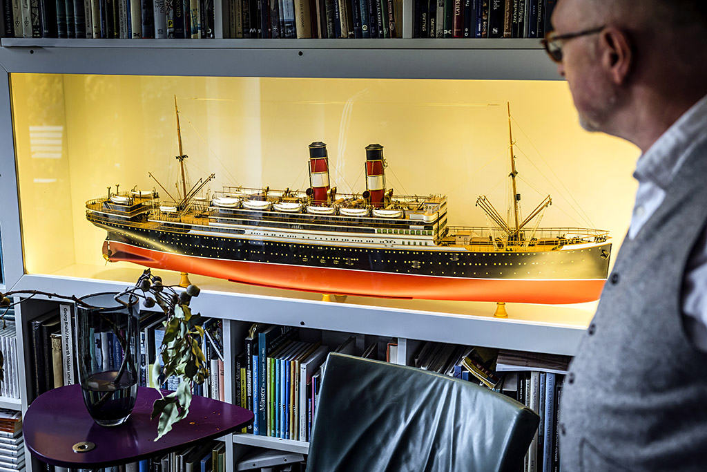 Urheberrechtlich geschuetzte Aufnahmen. Jede Verwendung ist honorarpflichtig und muss beim Urheber angezeigt werden!  [CREDIT: Lars Berg / WWW.LARSBERG.EU - Lars Berg, Von der Tinnenstrasse 13, 48145 Muenster, Germany, mobile +49 179 1379630, Bank: Commerzbank Mnster, IBAN: DE09 4008 0040 0600 9372 00 BIC: DRES DE FF 400, Finanzamt Muenster-Innenstadt, Steuernummer 337/5017/1774, USt-IdNr. DE247738150 - Verwendung nur gegen Namensnennung, Beleg und Honorar entsprechend aktueller MFMPreisliste zzgl. 7 Prozent MwSt - Bei der Verwendung ausserhalb journalistischer Berichterstattung (z.B. Werbung etc.) bitte vorher mit dem Autor Kontakt aufnehmen. Es wird grundsaetzlich keine Einholung von Persoenlichkeits-, Kunst- oder Markenrechten zugesichert, es sei denn, dies ist hier in der Bildbeschriftung ausdruecklich vermerkt. Die Einholung dieser Rechte obliegt dem Nutzer. Es gelten die unter WWW.LARSBERG.EU aufgefuehrten AGB. - NO MODEL RELEASE - ]