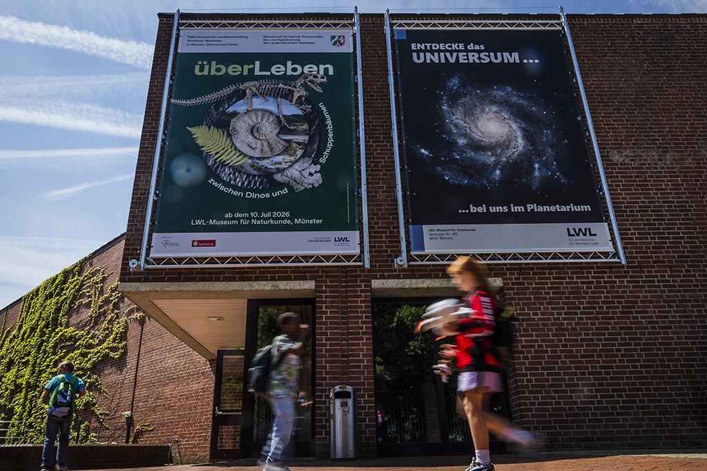 Urheberrechtlich geschuetzte Aufnahmen. Jede Verwendung ist honorarpflichtig und muss beim Urheber angezeigt werden!  [CREDIT: Lars Berg / WWW.LARSBERG.EU - Lars Berg, Von der Tinnenstrasse 13, 48145 Muenster, Germany, mobile +49 179 1379630, Bank: Commerzbank Mnster, IBAN: DE09 4008 0040 0600 9372 00 BIC: DRES DE FF 400, Finanzamt Muenster-Innenstadt, Steuernummer 337/5017/1774, USt-IdNr. DE247738150 - Verwendung nur gegen Namensnennung, Beleg und Honorar entsprechend aktueller MFMPreisliste zzgl. 7 Prozent MwSt - Bei der Verwendung ausserhalb journalistischer Berichterstattung (z.B. Werbung etc.) bitte vorher mit dem Autor Kontakt aufnehmen. Es wird grundsaetzlich keine Einholung von Persoenlichkeits-, Kunst- oder Markenrechten zugesichert, es sei denn, dies ist hier in der Bildbeschriftung ausdruecklich vermerkt. Die Einholung dieser Rechte obliegt dem Nutzer. Es gelten die unter WWW.LARSBERG.EU aufgefuehrten AGB. - NO MODEL RELEASE - ]