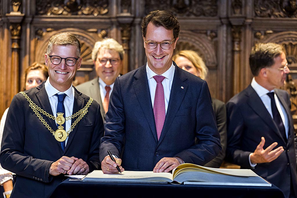 Urheberrechtlich geschuetzte Aufnahmen. Jede Verwendung ist honorarpflichtig und muss beim Urheber angezeigt werden!  [CREDIT: Lars Berg / WWW.LARSBERG.EU - Lars Berg, Von der Tinnenstrasse 13, 48145 Muenster, Germany, mobile +49 179 1379630, Bank: Commerzbank Mnster, IBAN: DE09 4008 0040 0600 9372 00 BIC: DRES DE FF 400, Finanzamt Muenster-Innenstadt, Steuernummer 337/5017/1774, USt-IdNr. DE247738150 - Verwendung nur gegen Namensnennung, Beleg und Honorar entsprechend aktueller MFMPreisliste zzgl. 7 Prozent MwSt - Bei der Verwendung ausserhalb journalistischer Berichterstattung (z.B. Werbung etc.) bitte vorher mit dem Autor Kontakt aufnehmen. Es wird grundsaetzlich keine Einholung von Persoenlichkeits-, Kunst- oder Markenrechten zugesichert, es sei denn, dies ist hier in der Bildbeschriftung ausdruecklich vermerkt. Die Einholung dieser Rechte obliegt dem Nutzer. Es gelten die unter WWW.LARSBERG.EU aufgefuehrten AGB. - NO MODEL RELEASE - ]