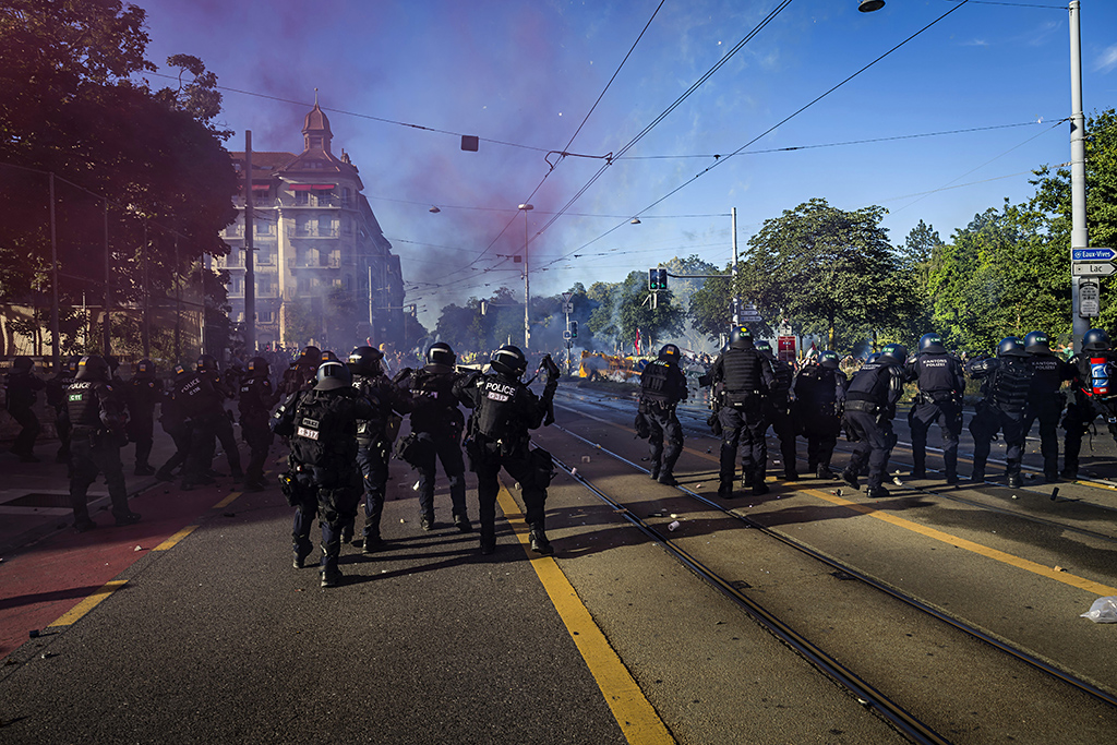 Urheberrechtlich geschuetzte Aufnahmen. Jede Verwendung ist honorarpflichtig und muss beim Urheber angezeigt werden!  [CREDIT: Lars Berg / WWW.LARSBERG.EU - Lars Berg, Von der Tinnenstrasse 13, 48145 Muenster, Germany, mobile +49 179 1379630, Bank: Commerzbank Mnster, IBAN: DE09 4008 0040 0600 9372 00 BIC: DRES DE FF 400, Finanzamt Muenster-Innenstadt, Steuernummer 337/5017/1774, USt-IdNr. DE247738150 - Verwendung nur gegen Namensnennung, Beleg und Honorar entsprechend aktueller MFMPreisliste zzgl. 7 Prozent MwSt - Bei der Verwendung ausserhalb journalistischer Berichterstattung (z.B. Werbung etc.) bitte vorher mit dem Autor Kontakt aufnehmen. Es wird grundsaetzlich keine Einholung von Persoenlichkeits-, Kunst- oder Markenrechten zugesichert, es sei denn, dies ist hier in der Bildbeschriftung ausdruecklich vermerkt. Die Einholung dieser Rechte obliegt dem Nutzer. Es gelten die unter WWW.LARSBERG.EU aufgefuehrten AGB. - NO MODEL RELEASE - ]
