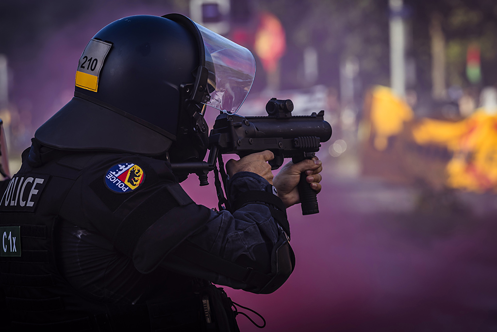 Urheberrechtlich geschuetzte Aufnahmen. Jede Verwendung ist honorarpflichtig und muss beim Urheber angezeigt werden!  [CREDIT: Lars Berg / WWW.LARSBERG.EU - Lars Berg, Von der Tinnenstrasse 13, 48145 Muenster, Germany, mobile +49 179 1379630, Bank: Commerzbank Mnster, IBAN: DE09 4008 0040 0600 9372 00 BIC: DRES DE FF 400, Finanzamt Muenster-Innenstadt, Steuernummer 337/5017/1774, USt-IdNr. DE247738150 - Verwendung nur gegen Namensnennung, Beleg und Honorar entsprechend aktueller MFMPreisliste zzgl. 7 Prozent MwSt - Bei der Verwendung ausserhalb journalistischer Berichterstattung (z.B. Werbung etc.) bitte vorher mit dem Autor Kontakt aufnehmen. Es wird grundsaetzlich keine Einholung von Persoenlichkeits-, Kunst- oder Markenrechten zugesichert, es sei denn, dies ist hier in der Bildbeschriftung ausdruecklich vermerkt. Die Einholung dieser Rechte obliegt dem Nutzer. Es gelten die unter WWW.LARSBERG.EU aufgefuehrten AGB. - NO MODEL RELEASE - ]