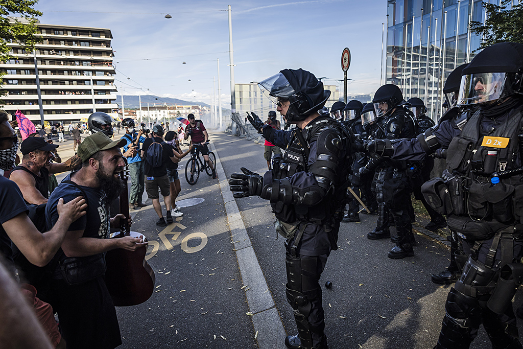 Urheberrechtlich geschuetzte Aufnahmen. Jede Verwendung ist honorarpflichtig und muss beim Urheber angezeigt werden!  [CREDIT: Lars Berg / WWW.LARSBERG.EU - Lars Berg, Von der Tinnenstrasse 13, 48145 Muenster, Germany, mobile +49 179 1379630, Bank: Commerzbank Mnster, IBAN: DE09 4008 0040 0600 9372 00 BIC: DRES DE FF 400, Finanzamt Muenster-Innenstadt, Steuernummer 337/5017/1774, USt-IdNr. DE247738150 - Verwendung nur gegen Namensnennung, Beleg und Honorar entsprechend aktueller MFMPreisliste zzgl. 7 Prozent MwSt - Bei der Verwendung ausserhalb journalistischer Berichterstattung (z.B. Werbung etc.) bitte vorher mit dem Autor Kontakt aufnehmen. Es wird grundsaetzlich keine Einholung von Persoenlichkeits-, Kunst- oder Markenrechten zugesichert, es sei denn, dies ist hier in der Bildbeschriftung ausdruecklich vermerkt. Die Einholung dieser Rechte obliegt dem Nutzer. Es gelten die unter WWW.LARSBERG.EU aufgefuehrten AGB. - NO MODEL RELEASE - ]