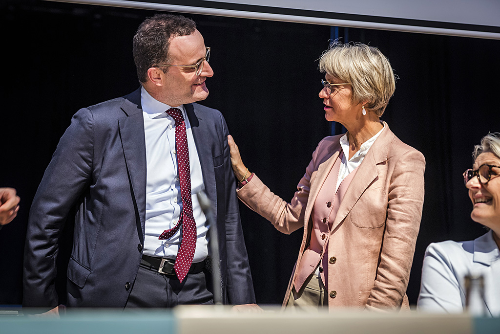 Urheberrechtlich geschuetzte Aufnahmen. Jede Verwendung ist honorarpflichtig und muss beim Urheber angezeigt werden!  [CREDIT: Lars Berg / WWW.LARSBERG.EU - Lars Berg, Von der Tinnenstrasse 13, 48145 Muenster, Germany, mobile +49 179 1379630, Bank: Commerzbank Mnster, IBAN: DE09 4008 0040 0600 9372 00 BIC: DRES DE FF 400, Finanzamt Muenster-Innenstadt, Steuernummer 337/5017/1774, USt-IdNr. DE247738150 - Verwendung nur gegen Namensnennung, Beleg und Honorar entsprechend aktueller MFMPreisliste zzgl. 7 Prozent MwSt - Bei der Verwendung ausserhalb journalistischer Berichterstattung (z.B. Werbung etc.) bitte vorher mit dem Autor Kontakt aufnehmen. Es wird grundsaetzlich keine Einholung von Persoenlichkeits-, Kunst- oder Markenrechten zugesichert, es sei denn, dies ist hier in der Bildbeschriftung ausdruecklich vermerkt. Die Einholung dieser Rechte obliegt dem Nutzer. Es gelten die unter WWW.LARSBERG.EU aufgefuehrten AGB. - NO MODEL RELEASE - ]