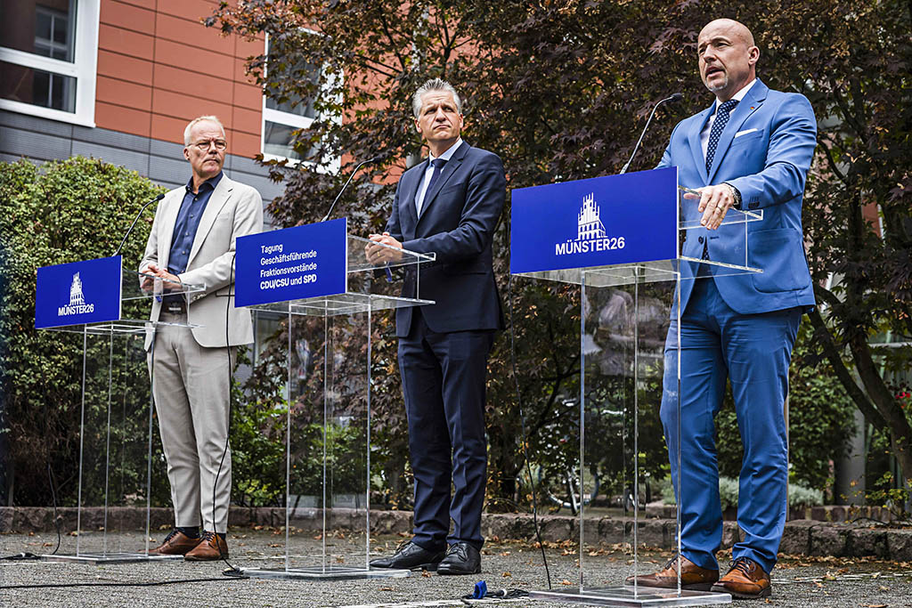 Urheberrechtlich geschuetzte Aufnahmen. Jede Verwendung ist honorarpflichtig und muss beim Urheber angezeigt werden!  [CREDIT: Lars Berg / WWW.LARSBERG.EU - Lars Berg, Von der Tinnenstrasse 13, 48145 Muenster, Germany, mobile +49 179 1379630, Bank: Commerzbank Mnster, IBAN: DE09 4008 0040 0600 9372 00 BIC: DRES DE FF 400, Finanzamt Muenster-Innenstadt, Steuernummer 337/5017/1774, USt-IdNr. DE247738150 - Verwendung nur gegen Namensnennung, Beleg und Honorar entsprechend aktueller MFMPreisliste zzgl. 7 Prozent MwSt - Bei der Verwendung ausserhalb journalistischer Berichterstattung (z.B. Werbung etc.) bitte vorher mit dem Autor Kontakt aufnehmen. Es wird grundsaetzlich keine Einholung von Persoenlichkeits-, Kunst- oder Markenrechten zugesichert, es sei denn, dies ist hier in der Bildbeschriftung ausdruecklich vermerkt. Die Einholung dieser Rechte obliegt dem Nutzer. Es gelten die unter WWW.LARSBERG.EU aufgefuehrten AGB. - NO MODEL RELEASE - ]