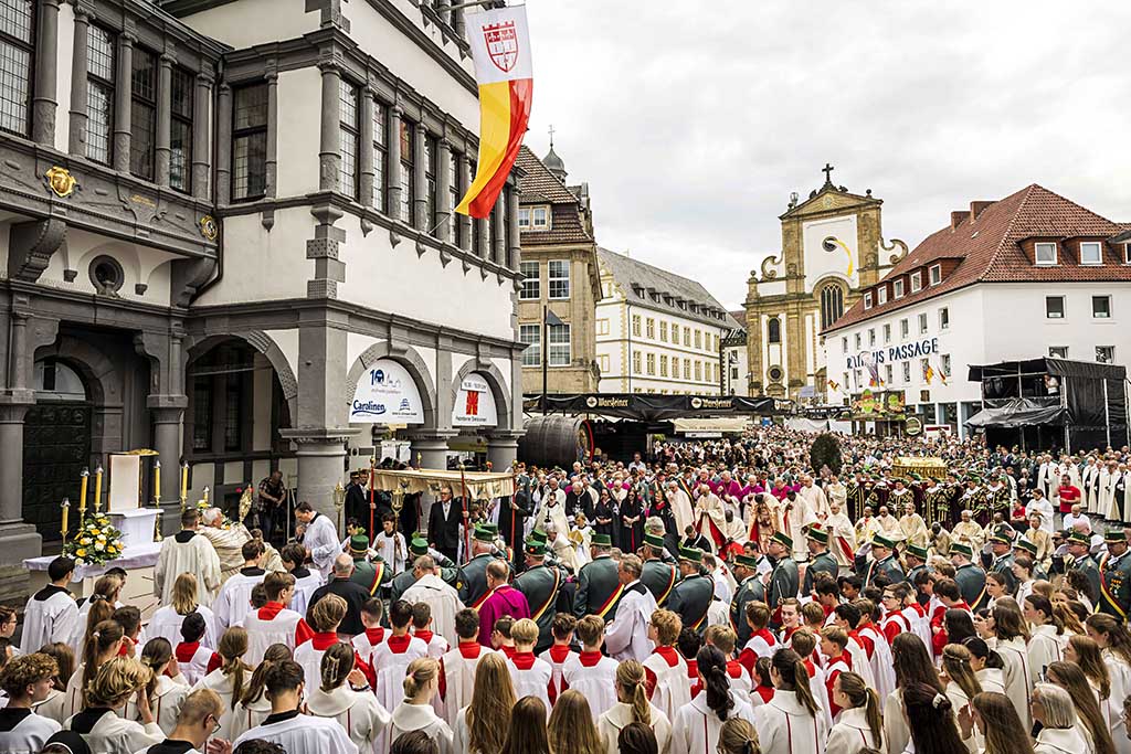 Urheberrechtlich geschuetzte Aufnahmen. Jede Verwendung ist honorarpflichtig und muss beim Urheber angezeigt werden!  [CREDIT: Lars Berg / WWW.LARSBERG.EU - Lars Berg, Von der Tinnenstrasse 13, 48145 Muenster, Germany, mobile +49 179 1379630, Bank: Commerzbank Mnster, IBAN: DE09 4008 0040 0600 9372 00 BIC: DRES DE FF 400, Finanzamt Muenster-Innenstadt, Steuernummer 337/5017/1774, USt-IdNr. DE247738150 - Verwendung nur gegen Namensnennung, Beleg und Honorar entsprechend aktueller MFMPreisliste zzgl. 7 Prozent MwSt - Bei der Verwendung ausserhalb journalistischer Berichterstattung (z.B. Werbung etc.) bitte vorher mit dem Autor Kontakt aufnehmen. Es wird grundsaetzlich keine Einholung von Persoenlichkeits-, Kunst- oder Markenrechten zugesichert, es sei denn, dies ist hier in der Bildbeschriftung ausdruecklich vermerkt. Die Einholung dieser Rechte obliegt dem Nutzer. Es gelten die unter WWW.LARSBERG.EU aufgefuehrten AGB. - NO MODEL RELEASE - ]