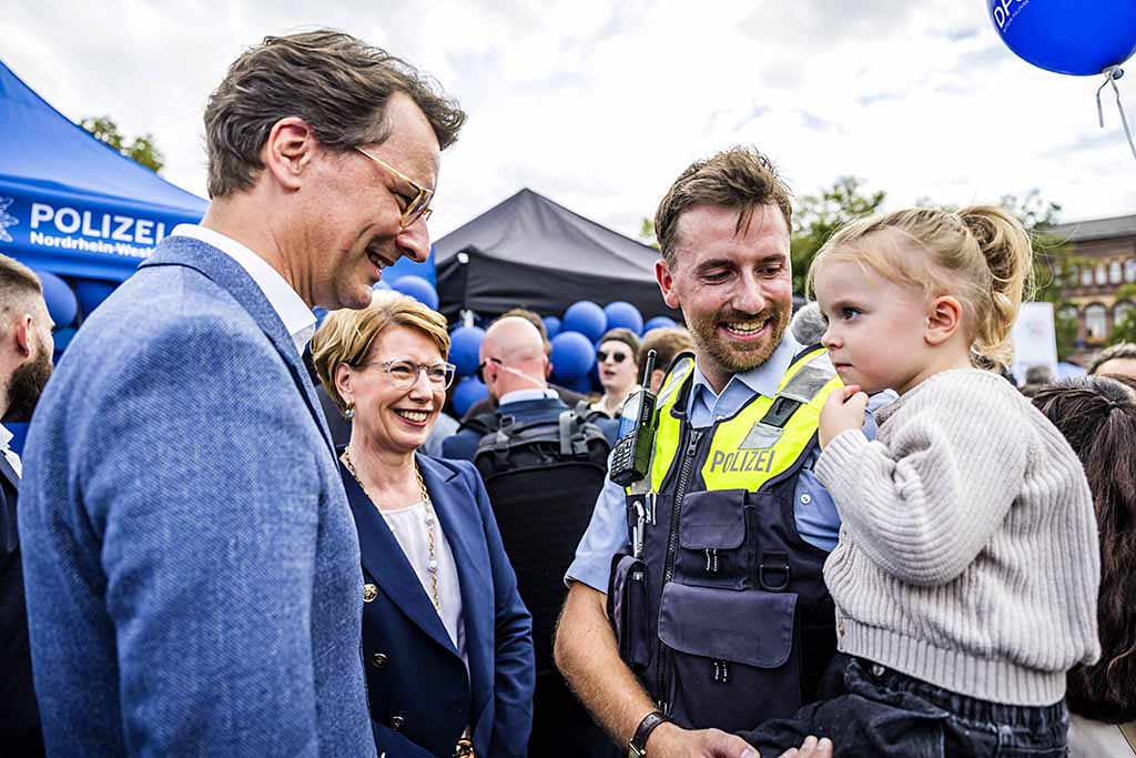 Urheberrechtlich geschuetzte Aufnahmen. Jede Verwendung ist honorarpflichtig und muss beim Urheber angezeigt werden!  [CREDIT: Lars Berg / WWW.LARSBERG.EU - Lars Berg, Von der Tinnenstrasse 13, 48145 Muenster, Germany, mobile +49 179 1379630, Bank: Commerzbank Mnster, IBAN: DE09 4008 0040 0600 9372 00 BIC: DRES DE FF 400, Finanzamt Muenster-Innenstadt, Steuernummer 337/5017/1774, USt-IdNr. DE247738150 - Verwendung nur gegen Namensnennung, Beleg und Honorar entsprechend aktueller MFMPreisliste zzgl. 7 Prozent MwSt - Bei der Verwendung ausserhalb journalistischer Berichterstattung (z.B. Werbung etc.) bitte vorher mit dem Autor Kontakt aufnehmen. Es wird grundsaetzlich keine Einholung von Persoenlichkeits-, Kunst- oder Markenrechten zugesichert, es sei denn, dies ist hier in der Bildbeschriftung ausdruecklich vermerkt. Die Einholung dieser Rechte obliegt dem Nutzer. Es gelten die unter WWW.LARSBERG.EU aufgefuehrten AGB. - NO MODEL RELEASE - ]
