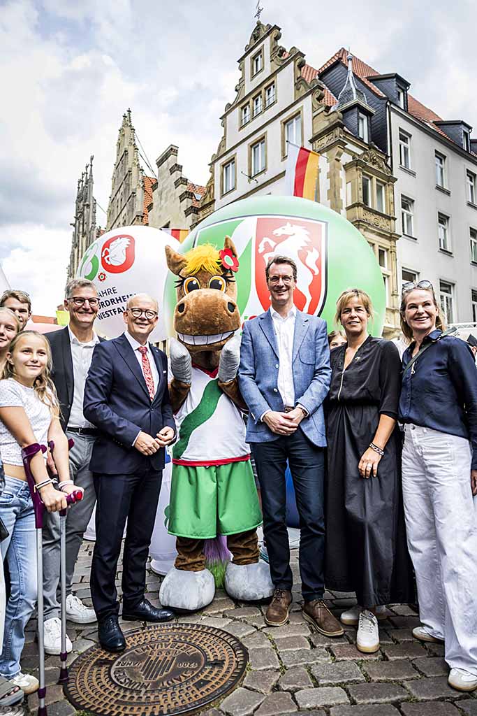 Urheberrechtlich geschuetzte Aufnahmen. Jede Verwendung ist honorarpflichtig und muss beim Urheber angezeigt werden!  [CREDIT: Lars Berg / WWW.LARSBERG.EU - Lars Berg, Von der Tinnenstrasse 13, 48145 Muenster, Germany, mobile +49 179 1379630, Bank: Commerzbank Mnster, IBAN: DE09 4008 0040 0600 9372 00 BIC: DRES DE FF 400, Finanzamt Muenster-Innenstadt, Steuernummer 337/5017/1774, USt-IdNr. DE247738150 - Verwendung nur gegen Namensnennung, Beleg und Honorar entsprechend aktueller MFMPreisliste zzgl. 7 Prozent MwSt - Bei der Verwendung ausserhalb journalistischer Berichterstattung (z.B. Werbung etc.) bitte vorher mit dem Autor Kontakt aufnehmen. Es wird grundsaetzlich keine Einholung von Persoenlichkeits-, Kunst- oder Markenrechten zugesichert, es sei denn, dies ist hier in der Bildbeschriftung ausdruecklich vermerkt. Die Einholung dieser Rechte obliegt dem Nutzer. Es gelten die unter WWW.LARSBERG.EU aufgefuehrten AGB. - NO MODEL RELEASE - ]