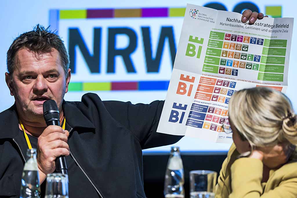 Urheberrechtlich geschuetzte Aufnahmen. Jede Verwendung ist honorarpflichtig und muss beim Urheber angezeigt werden!  [CREDIT: Lars Berg / WWW.LARSBERG.EU - Lars Berg, Von der Tinnenstrasse 13, 48145 Muenster, Germany, mobile +49 179 1379630, Bank: Commerzbank Mnster, IBAN: DE09 4008 0040 0600 9372 00 BIC: DRES DE FF 400, Finanzamt Muenster-Innenstadt, Steuernummer 337/5017/1774, USt-IdNr. DE247738150 - Verwendung nur gegen Namensnennung, Beleg und Honorar entsprechend aktueller MFMPreisliste zzgl. 7 Prozent MwSt - Bei der Verwendung ausserhalb journalistischer Berichterstattung (z.B. Werbung etc.) bitte vorher mit dem Autor Kontakt aufnehmen. Es wird grundsaetzlich keine Einholung von Persoenlichkeits-, Kunst- oder Markenrechten zugesichert, es sei denn, dies ist hier in der Bildbeschriftung ausdruecklich vermerkt. Die Einholung dieser Rechte obliegt dem Nutzer. Es gelten die unter WWW.LARSBERG.EU aufgefuehrten AGB. - NO MODEL RELEASE - ]